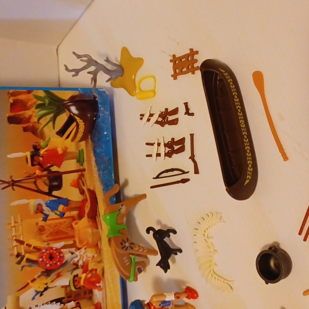 USED VINTAGE 1988 PLAYMOBILE #3733 INDIAN VILLAGE WITH BOX - Picture 8 of 10